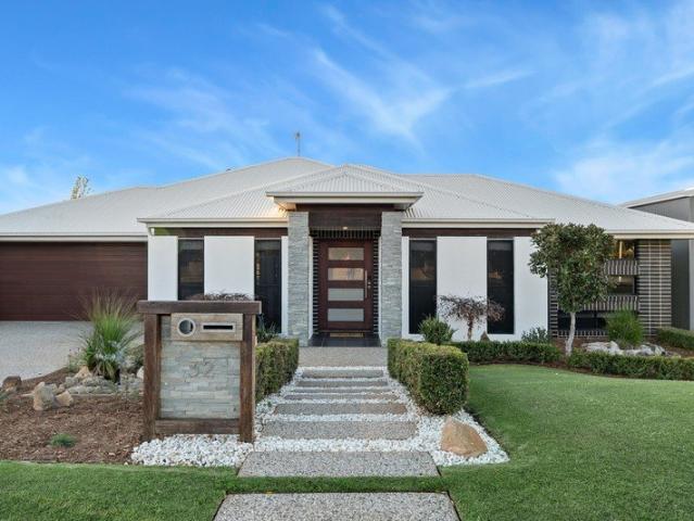 Immaculate Family Living in the heart of Kleinton