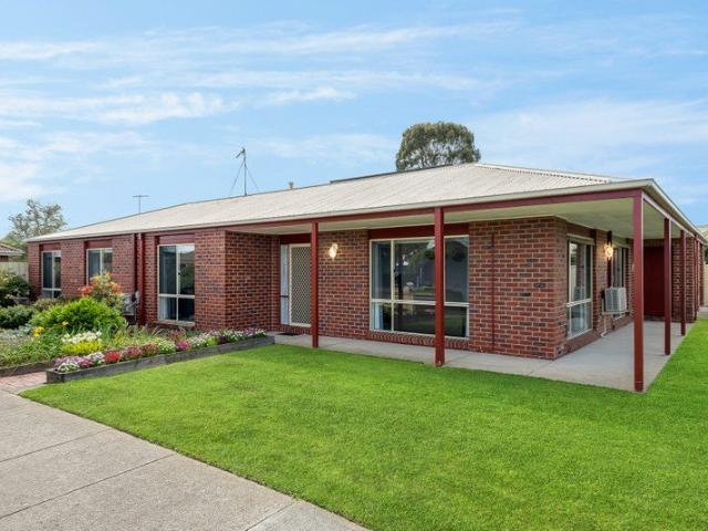 Immaculate Family Living on 824m²