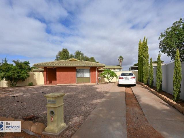 Immaculate Family Living on a Generous 1,061m² Allotment