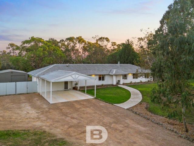 Immaculate Family Living on a Private Acre