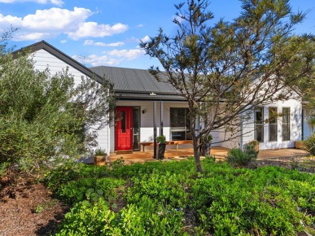 Immaculate Family Living on a Spacious 3,890m² Corner Allotment
