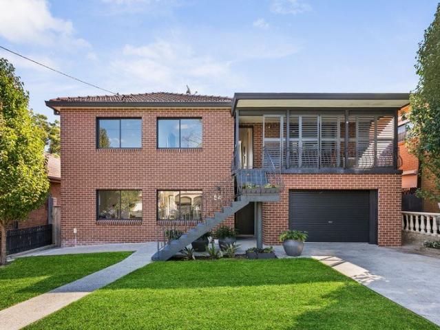 Immaculate Family Living on a Sun Drenched Block