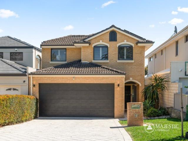 IMMACULATE FAMILY LIVING WITH EXCEPTIONAL ENTERTAINING