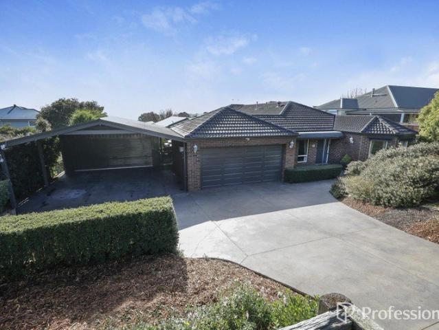 Immaculate Family Living with Exceptional Outdoor Entertaining & Stunning Mount Macedon Views