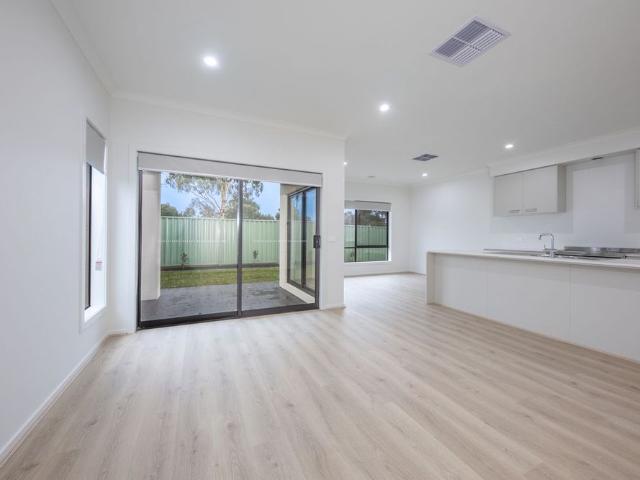 Immaculate Family Living with Quality Finishes