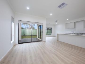 Immaculate Family Living with Quality Finishes