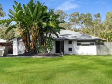 Immaculate Family Living with Quality Updates Throughout
