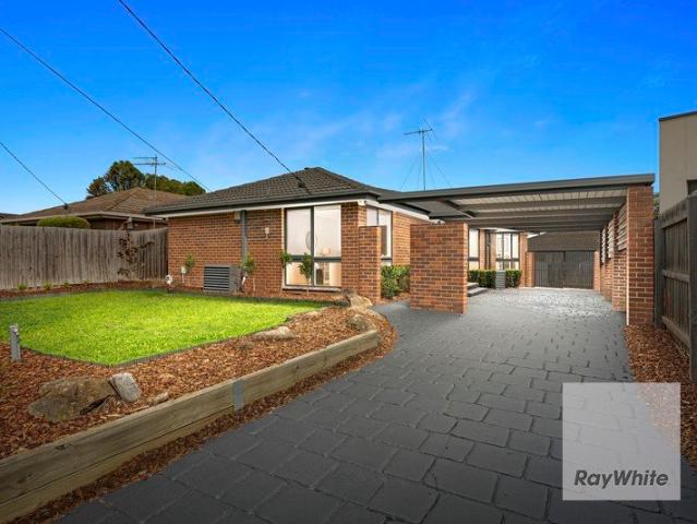Immaculate Family Living With Space, Comfort And Convenience