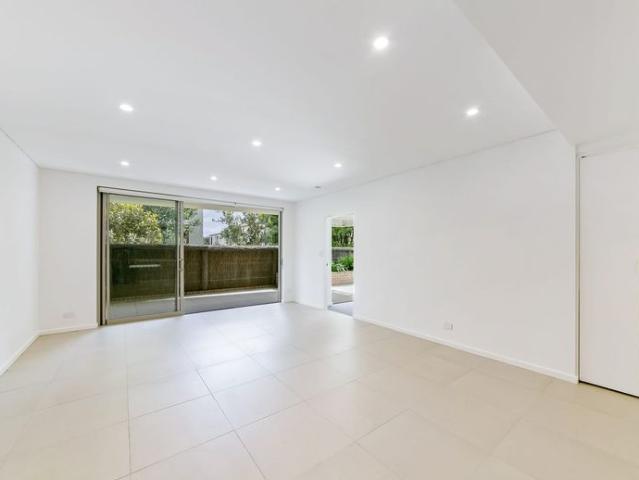 Immaculate garden apartment in great location