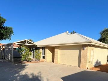 Immaculate Gem 3x2x2 House Hidden Away in the Heart of Wonthella