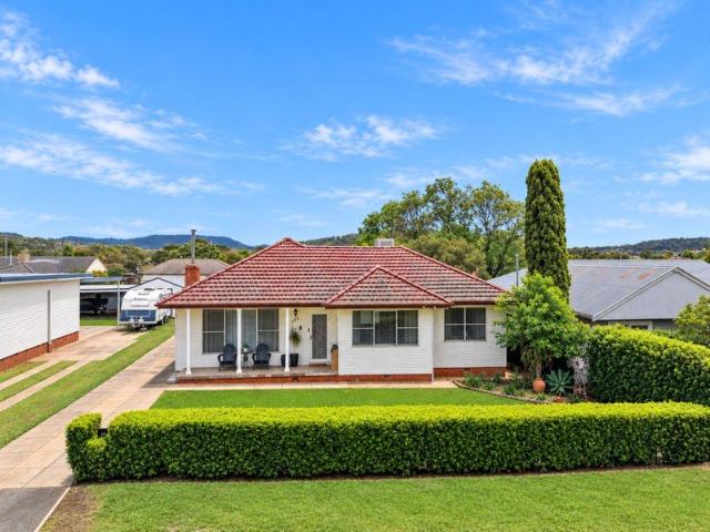 Immaculate Golf Course Living with Space, Style & Comfort