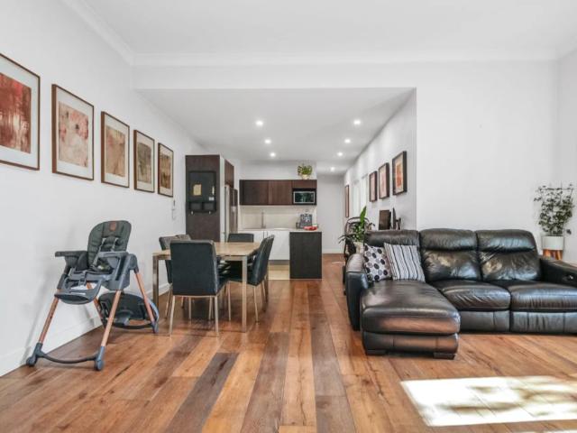 Immaculate Ground Floor Apartment With Courtyard