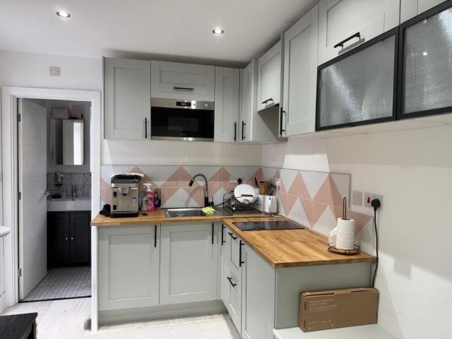 Immaculate Ground Floor Studio Flat
