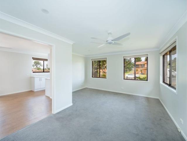 Immaculate Hastings home  walk to shops and school