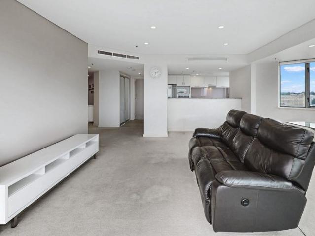 Immaculate High Level Apartment With Panoramic Views and Resort Style Facilities In Central Location