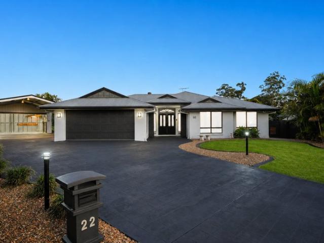 IMMACULATE HIGH ROOF SHED & CARPORT 880m2 BLOCK POOL