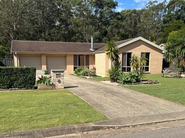 IMMACULATE HOME, BONUS SHED AND PRIME LOCATION!