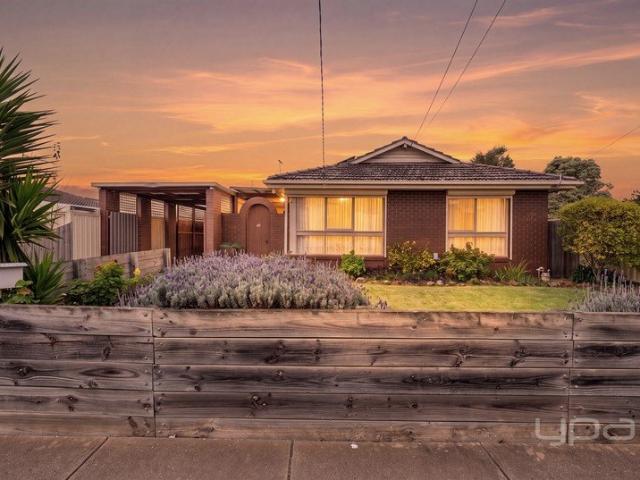 IMMACULATE HOME IN IDEAL LOCATION