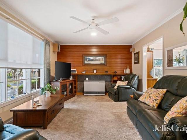 Immaculate Home in Quiet Court with Separate Home office/Bungalow!