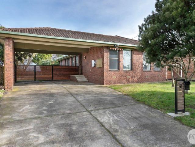 Immaculate Home On 730m2 approx