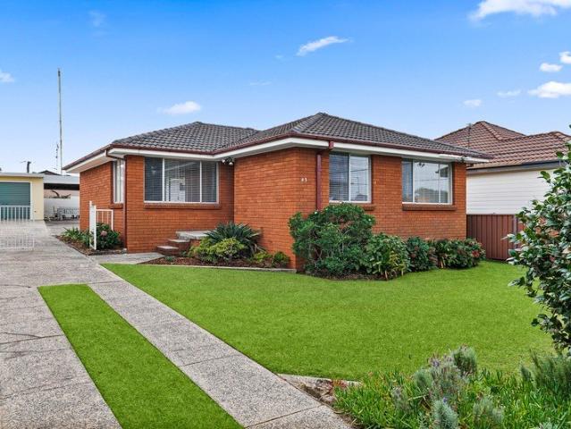 Immaculate home on the East Side of Warilla with beach at the end of the street!