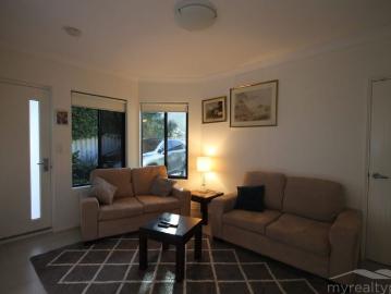 IMMACULATE HOME LOCATION ON YOKINE BORDER!