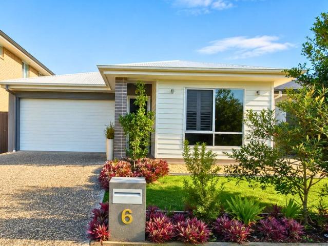 Immaculate Home. Near New. Ready To Move In