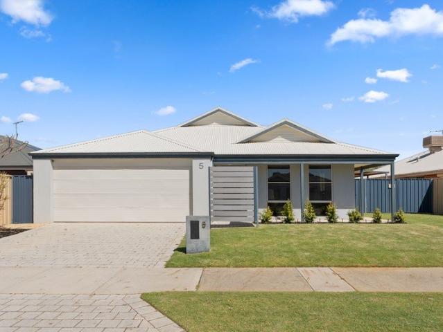 IMMACULATE HOME WITH AMAZING SIDE ACCESS AND WORKSHOP! A MUST SEE!