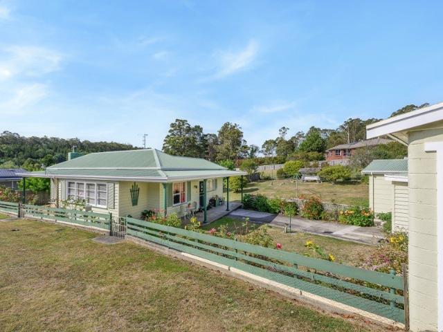 Immaculate home with sheds galore and large garden