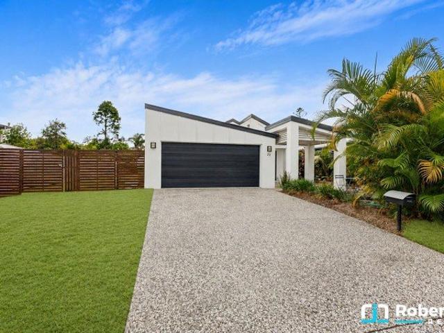 Immaculate Home with Side Access & Short Walk to Town