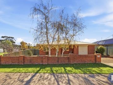 Immaculate Home with Space, Comfort & Convenience