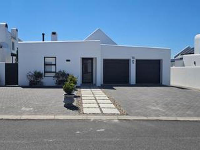 immaculate house within walking dist.
