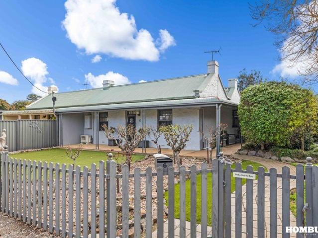 Immaculate Kapunda Cottage on Three Titles