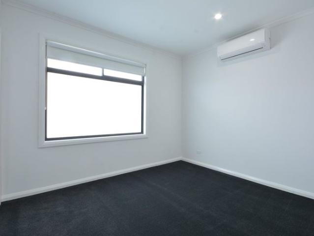Immaculate, Luxurious and Low Maintenance Designer Townhouse