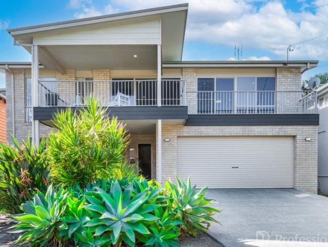 Immaculate Lakeside Family Home