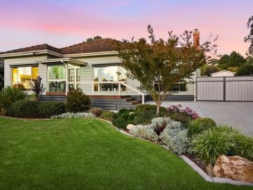Immaculate Living with Exceptional Shedding & Stunning Gardens