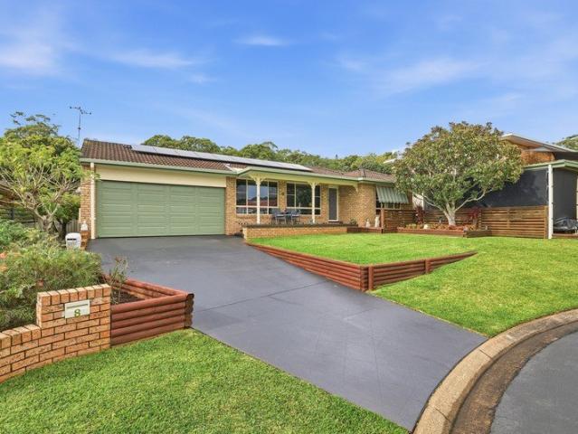 Immaculate Living With Exceptional Space For Vehicles And Entertaining