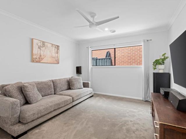 Immaculate Living With Extra Large Garage
