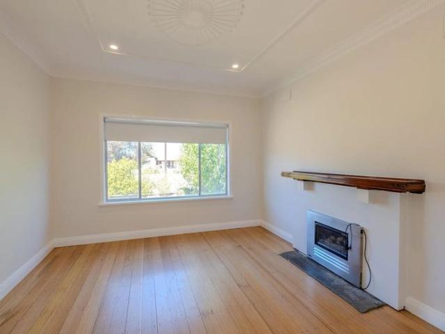 Immaculate living close to the CBD and Murray River