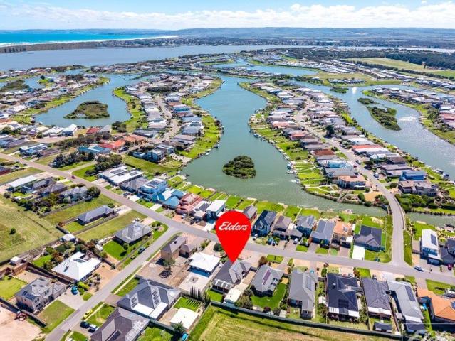 Immaculate Living, Fabulous Entertaining & Plenty of Parking!