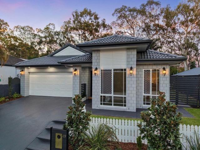Immaculate Low Maintenance Living. Hamptons inspired Finishes. Tightly Held Tilleydale Estate
