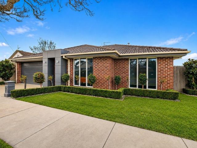 Immaculate, Low Maintenance Living in a Quiet Court