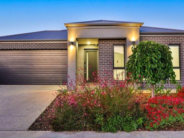 Immaculate Low Maintenance Living in an Unbeatable Location