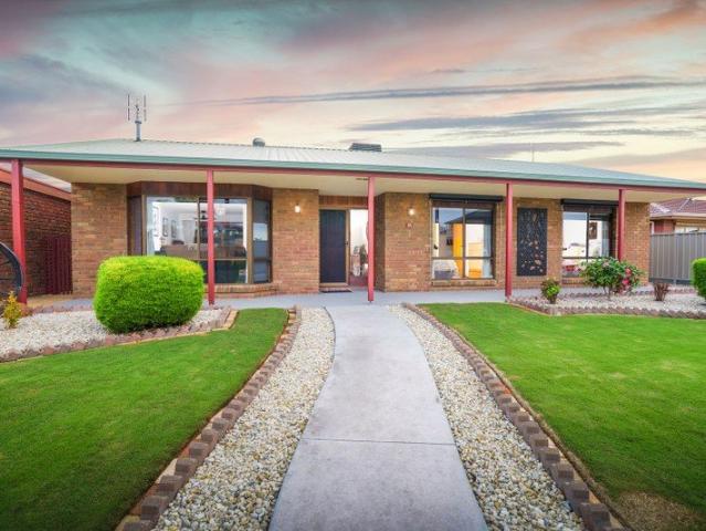Immaculate, Low Maintenance Living in Sought After Horsham West