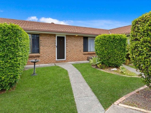 Immaculate, Low Maintenance Living in Quiet Cul de Sac