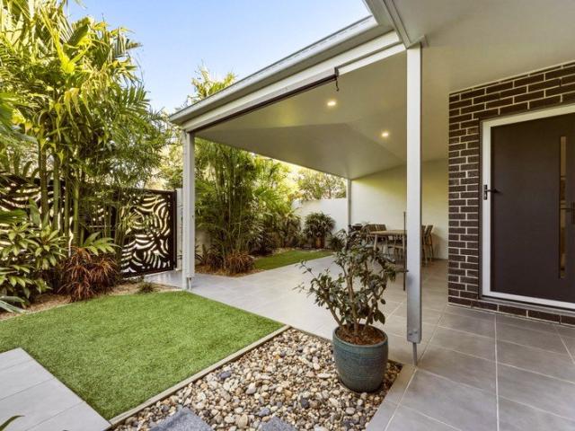 Immaculate low maintenance Sunshine Cove home