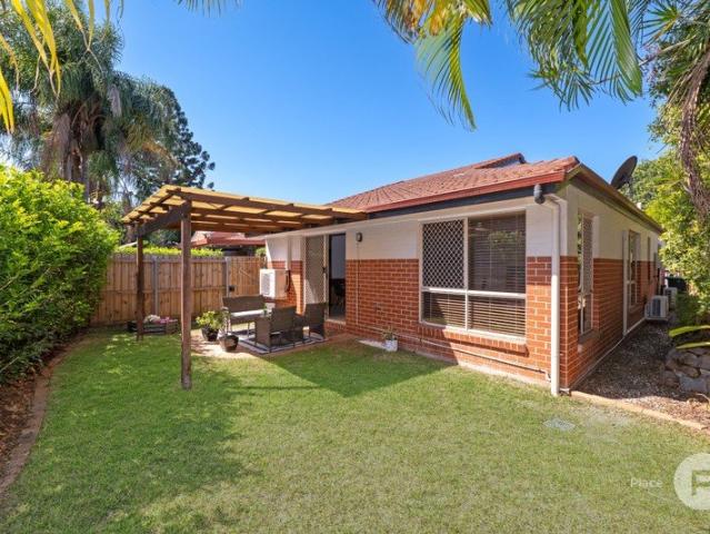 Immaculate Lowset Living in Premium Position