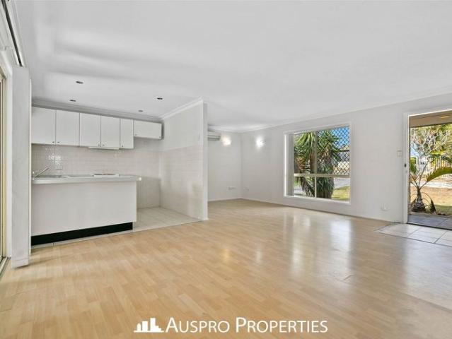 Immaculate Lowset Living with Extension Potential