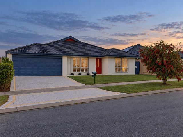 Immaculate Parkside Living!