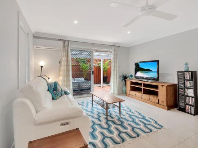 IMMACULATE PARTLY FURNISHED VILLA IN CENTRAL LOCATION